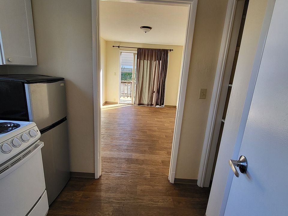 1st image of 435 Holly St APT 11A