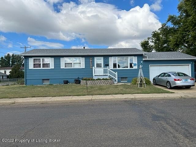 1st image of 205 8th Ave E
