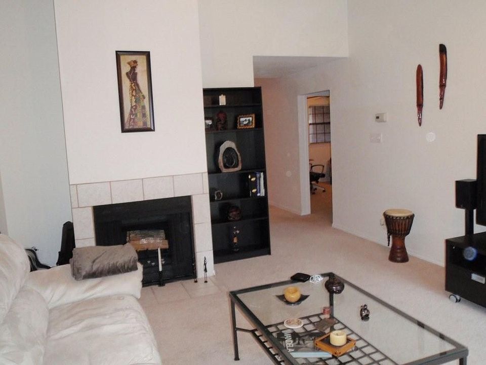 Living room w/ fireplace