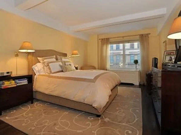 400 East 52nd Street image 1 of 8