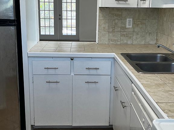5th image of 630 NE 37th St #2W
