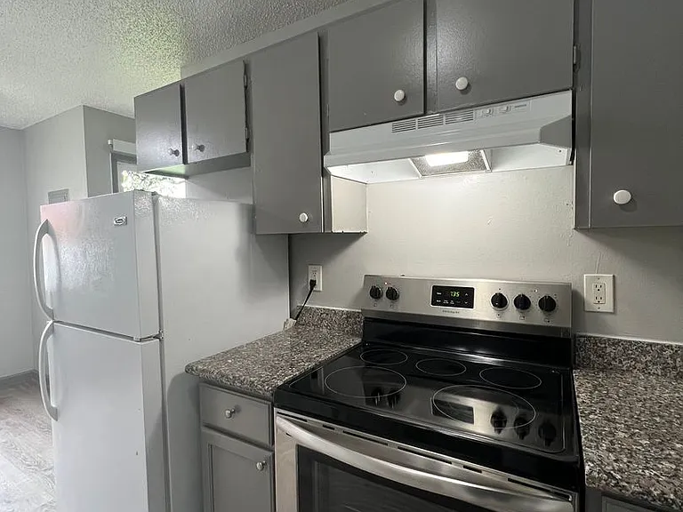 Executive East — Photo 17