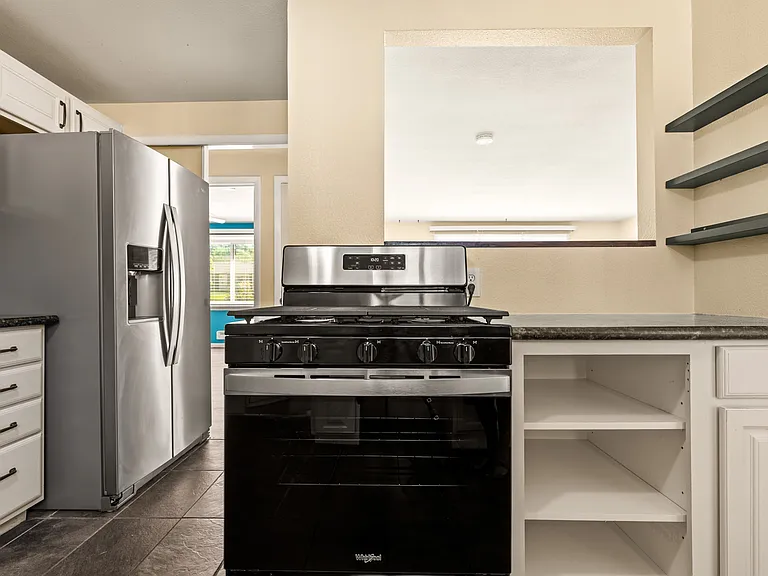 2140 Robin Dr — Photo 15