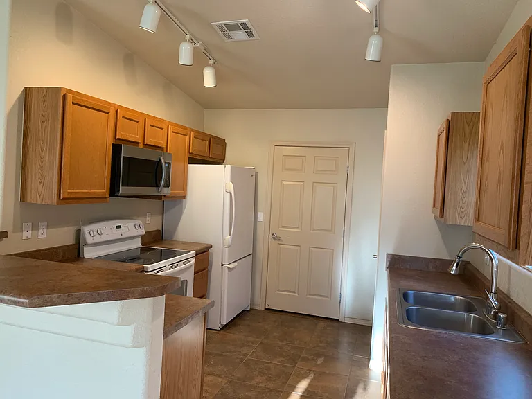 6527 Phoenix St — Photo 6