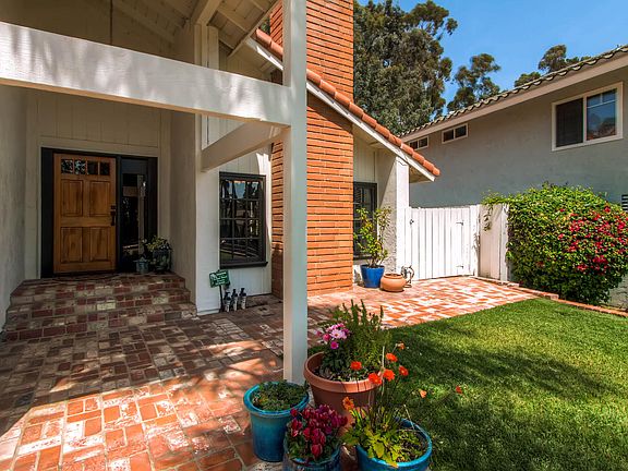3rd image of 10628 Vista Valle Dr