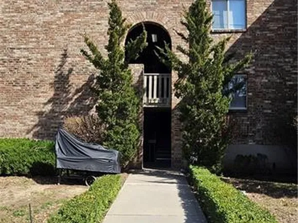 1716 E 97th St APT A, Kansas City, MO 64131