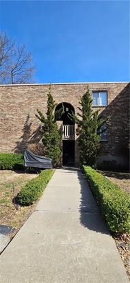 1716 E 97th St APT A, Kansas City, MO 64131