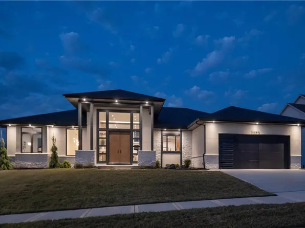 2270 NW Palisades Dr, Riverside, MO 64150