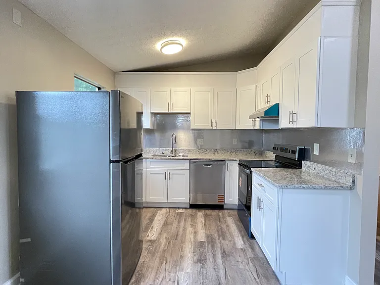 7676 Garrison Dr — Photo 2