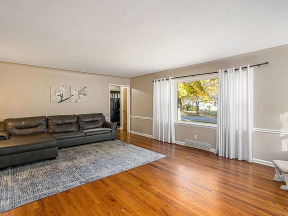 5th image of 405 Marcelletti Ave