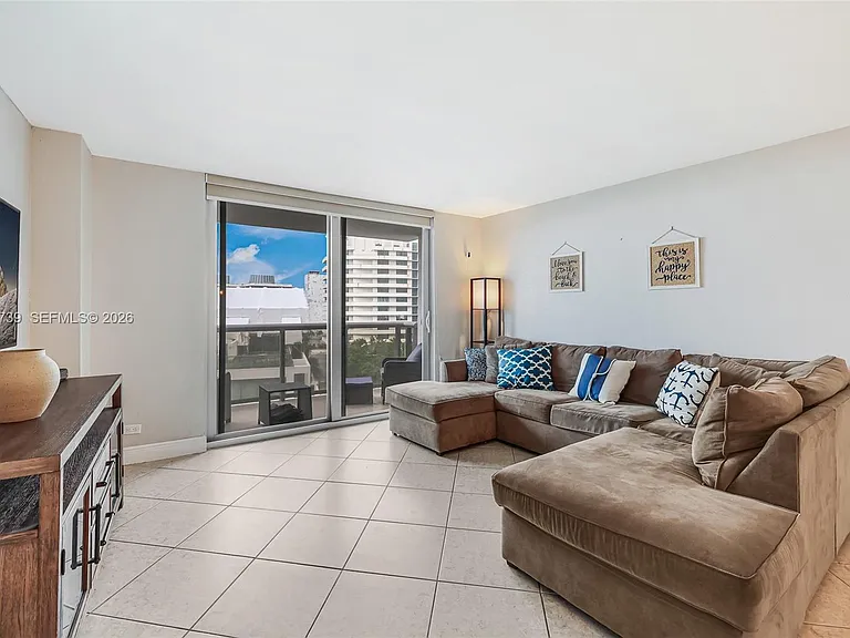 6039 Collins Ave #936 — Photo 2