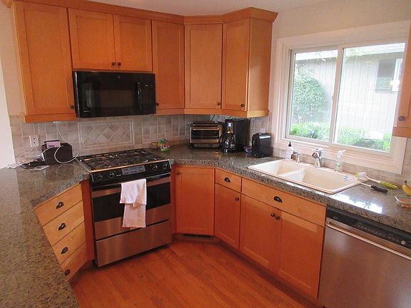 4th image of 8831 NE 28th St