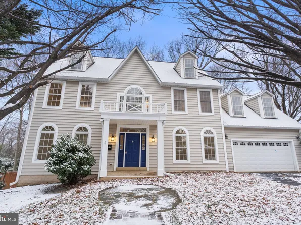 3122 Patrick Henry Dr, Falls Church, VA 22044