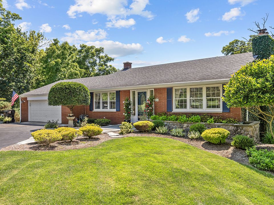 1st image of 264 Biltmore Dr