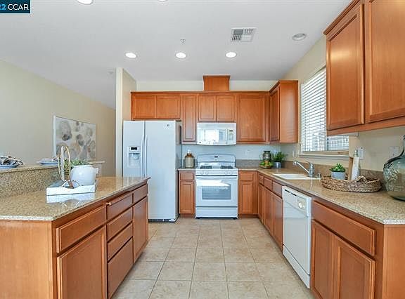 3rd image of 1066 Santa Lucia Dr