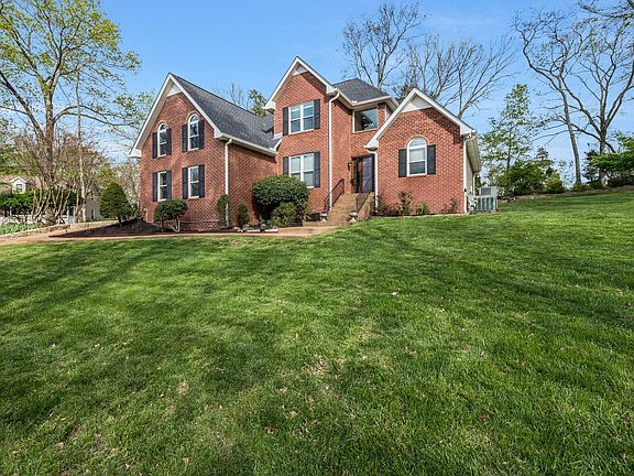 2nd image of 104 Acorn Ct