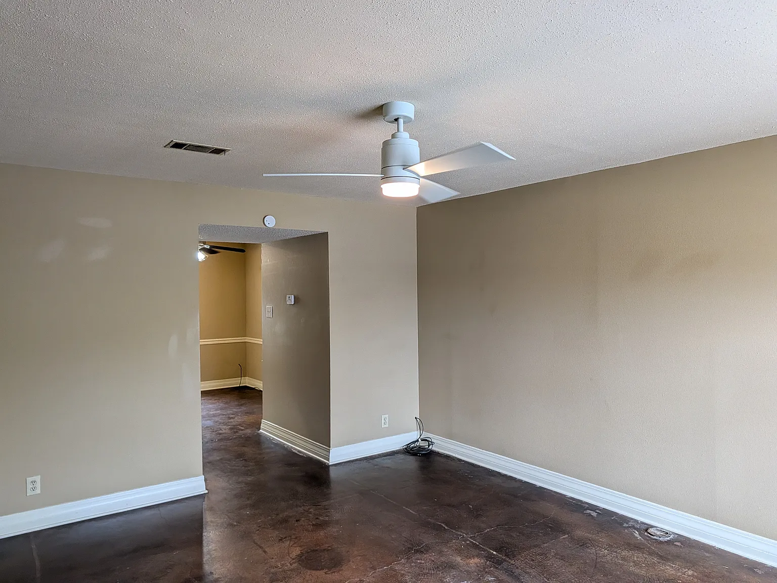 111 Westchase Dr — Photo 2