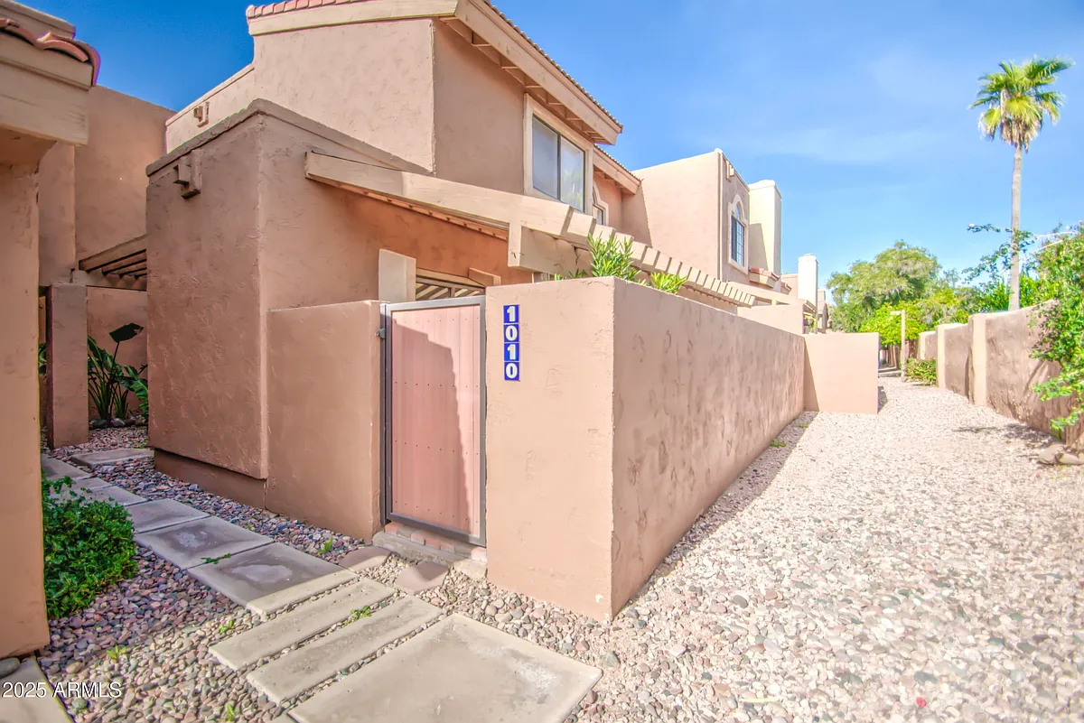 Building Photo - 5640 E Bell Rd #1010