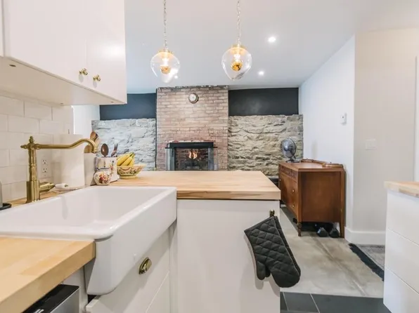 322 State St APT B, Hudson, NY 12534