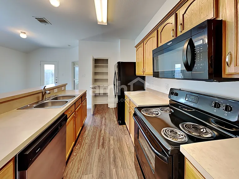 4011 Freedom St — Photo 3