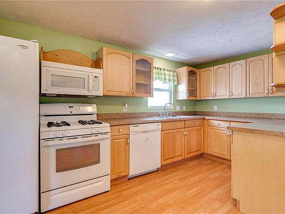 5th image of 1417 Evergreen Dr