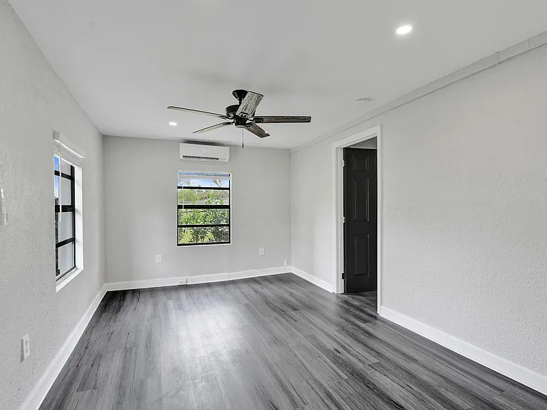 234 NE 14th Ave #1 — Photo 6