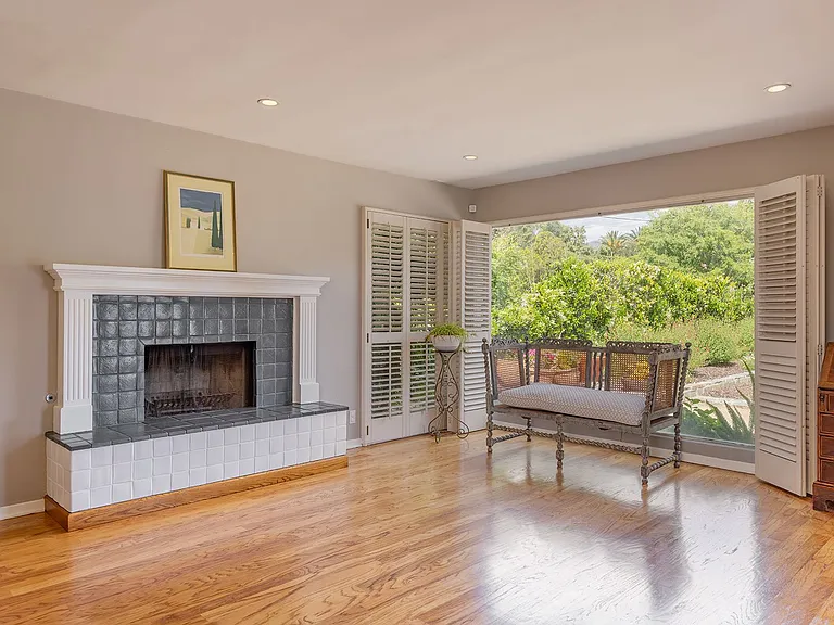 413 W Matilija St — Photo 12