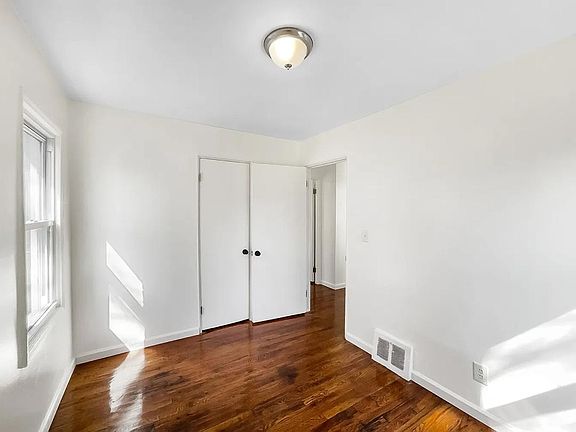 4th image of 20652 Kingsville St #1