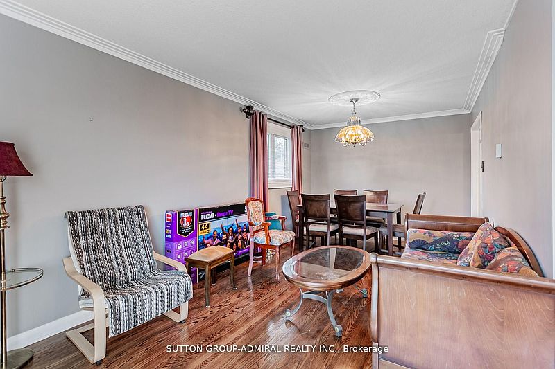 Brampton House for rent - 3 Bedrooms — photo 2