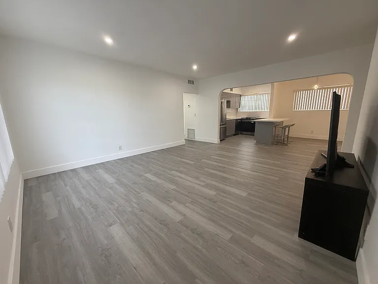 615 82nd St #3 — Photo 15
