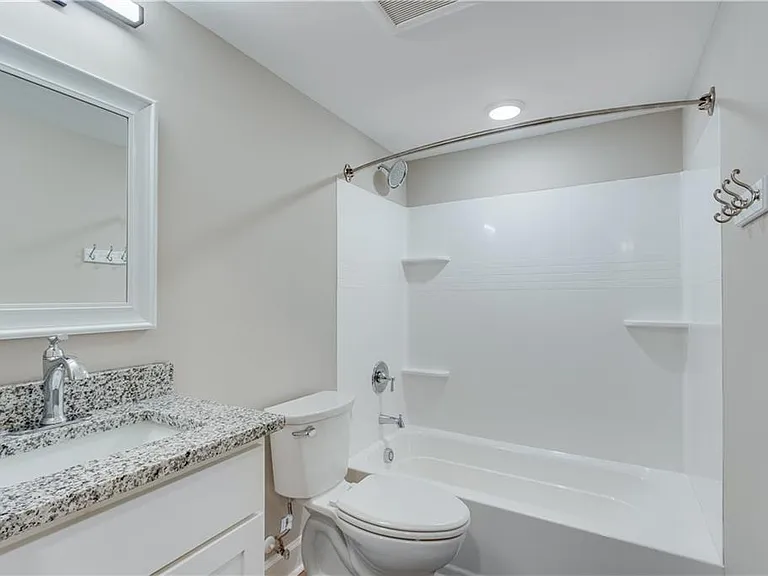 710 Jesse Jewell Parkways Se Corner Level 2 #200 — Photo 11