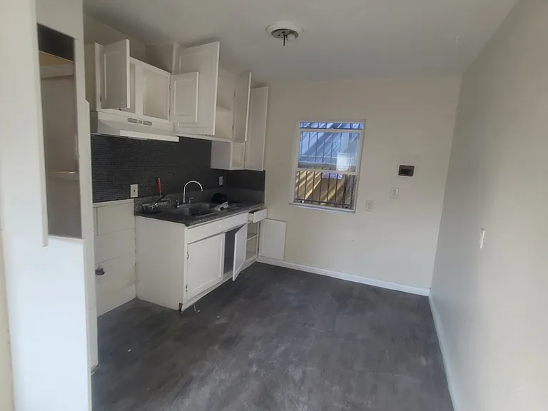 7418 S Main St #2 — Photo 4