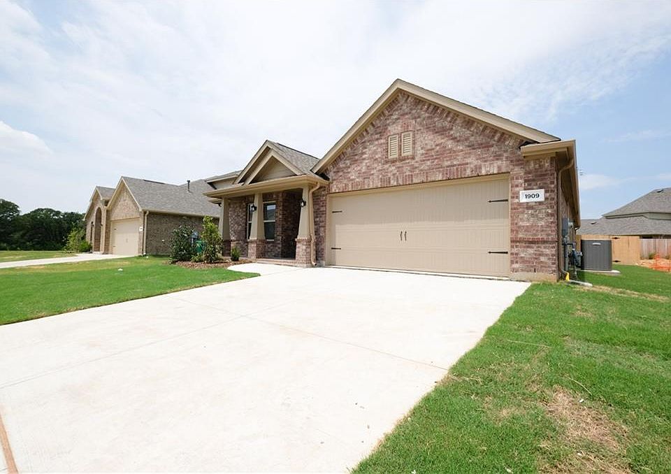 1st image of 1909 Hollister Ln