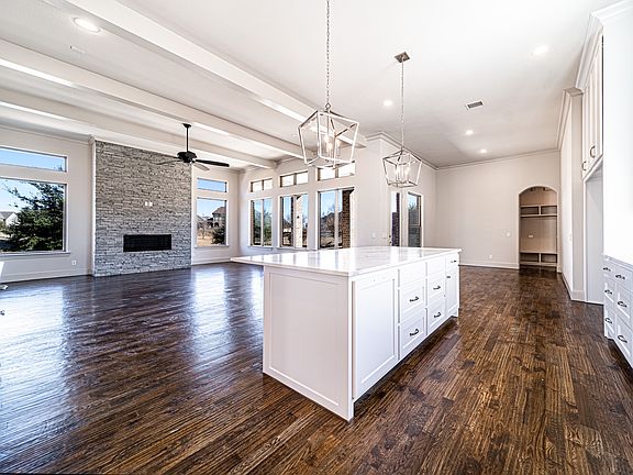 2nd image of 5504 Willow Wood Ln