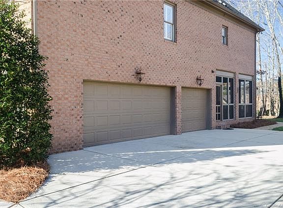 3rd image of 7215 Stonehaven Dr