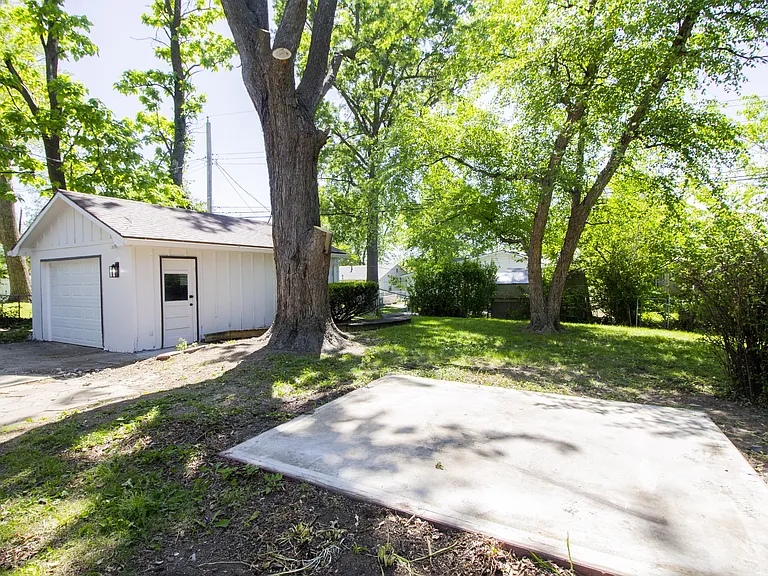 6912 N Harrison St — Photo 20