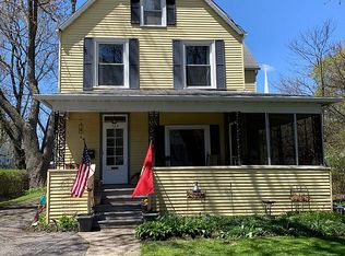 123 N Stewart Ave, Libertyville, IL 60048