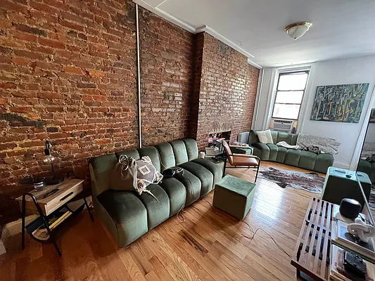 Rented by Delmark Realty LLC | media 8