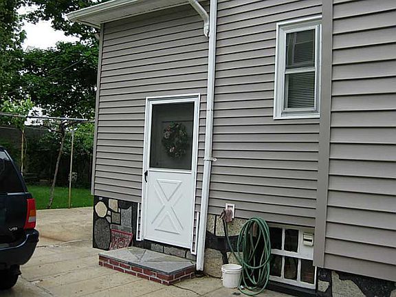 2nd image of 1253 Elmwood Ave
