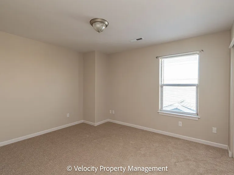 1530 NW Hickory Pl — Photo 15