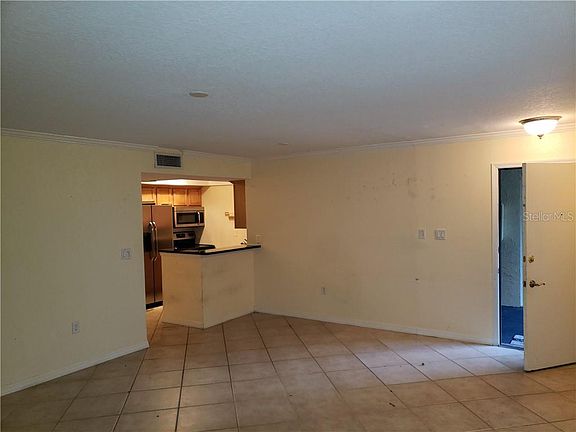 5th image of 712 Lyndhurst St Unit 304