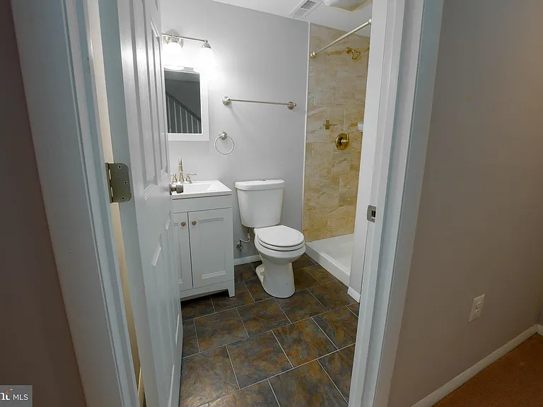 1025 Commanders Way N — Photo 13