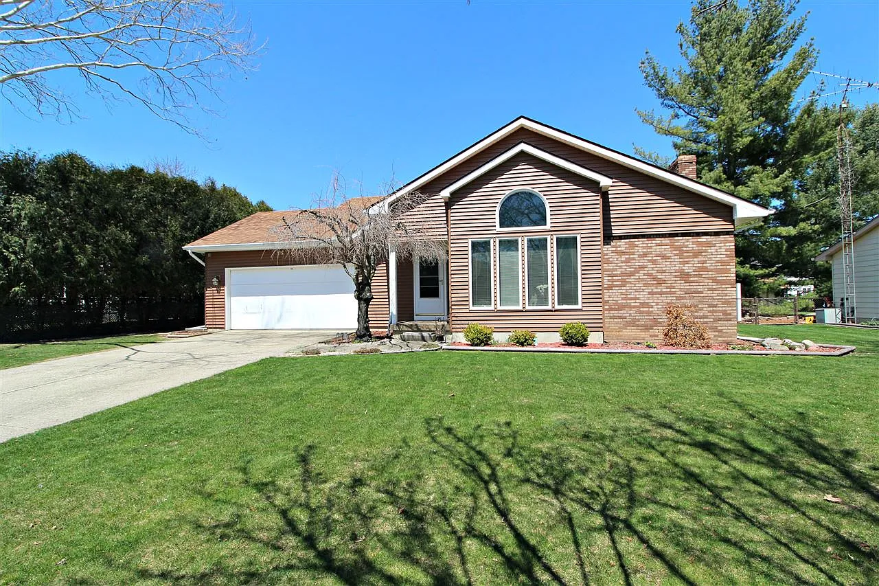 307 Sunset Dr photo 1