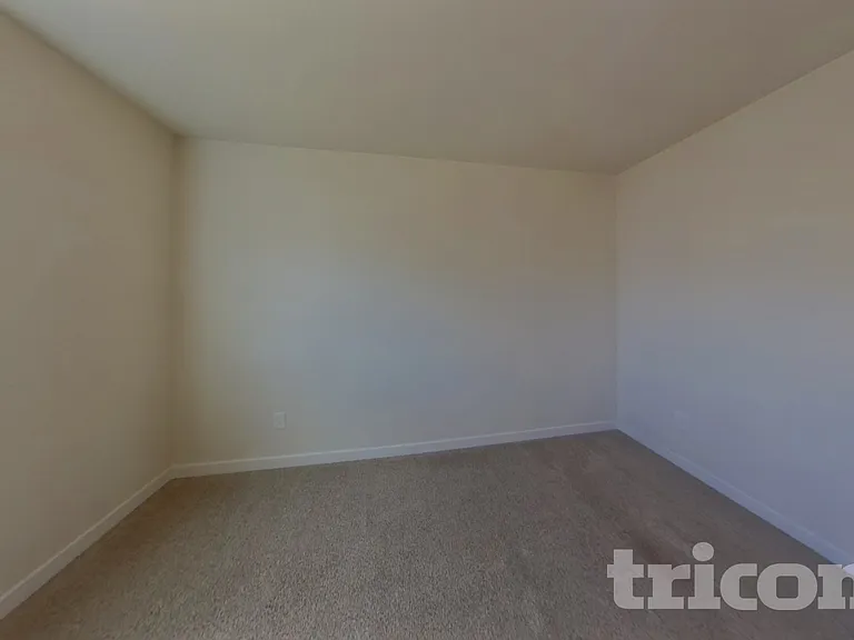 10943 Zealand Dr — Photo 10