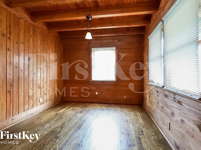 4490 Wallace Cir — Photo 4