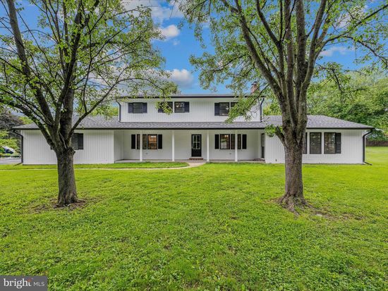 71 Cardinal Dr, Shepherdstown, WV 25443
