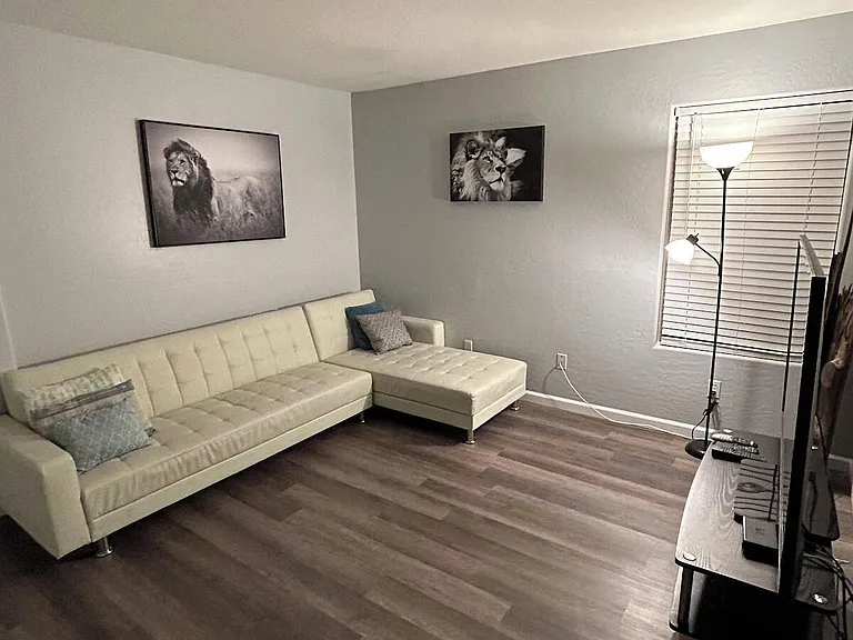 10826 W Wilshire Dr — Photo 4
