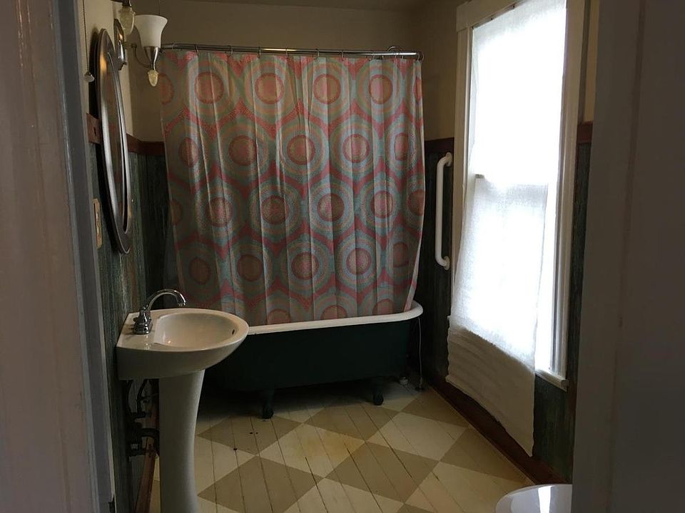 2nd image of 16400 Amelia Ave Floor 2