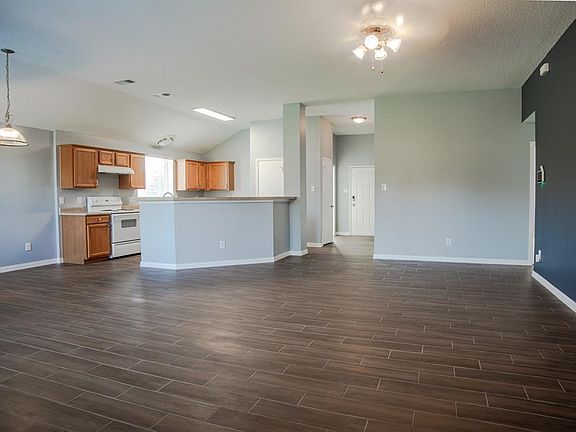 4th image of 1505 Lorena Dr