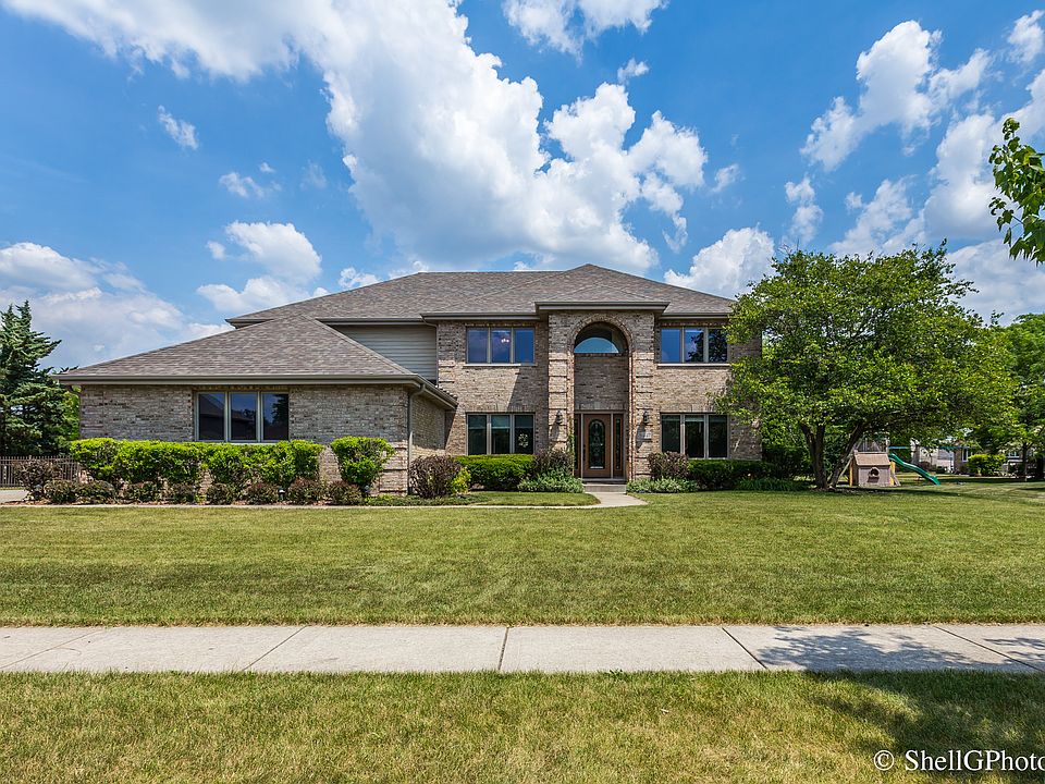 1st image of 21447 Burgundy Dr